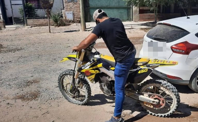 La Brigada de Investigaciones de la UR II recupera dos motos una de ellas de competencia en donde su dueño había sido estafado