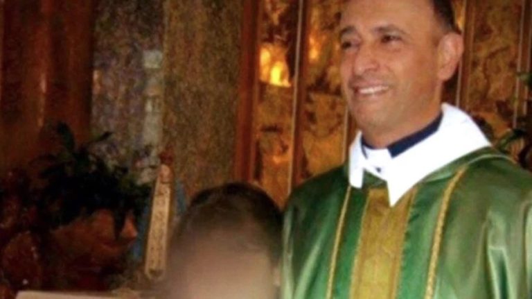 Buenos Aires: absolvieron a un ex cura acusado de abuso sexual porque la causa prescribió