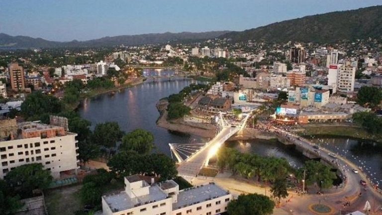 Aíslan en San Luis a 110 estudiantes tras viaje de egresados a Carlos Paz