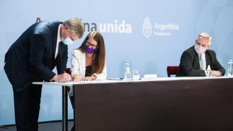 El gobernador Sergio Ziliotto firmó el acuerdo federal para una Argentina unida contra la violencia de género