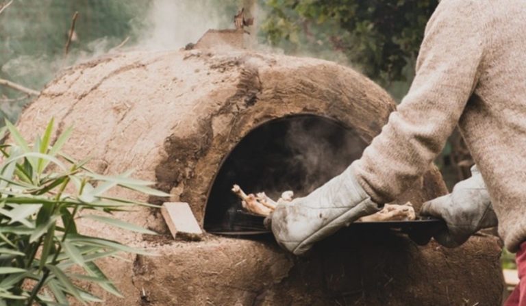 El INTA dictará un curso gratis para enseñar a construir hornos de barro y estufas a leña de alta eficiencia