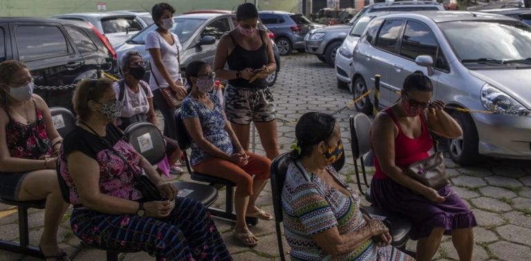 El día más letal: Brasil superó por primera vez las 2.800 muertes diarias por coronavirus y batió un nuevo récord
