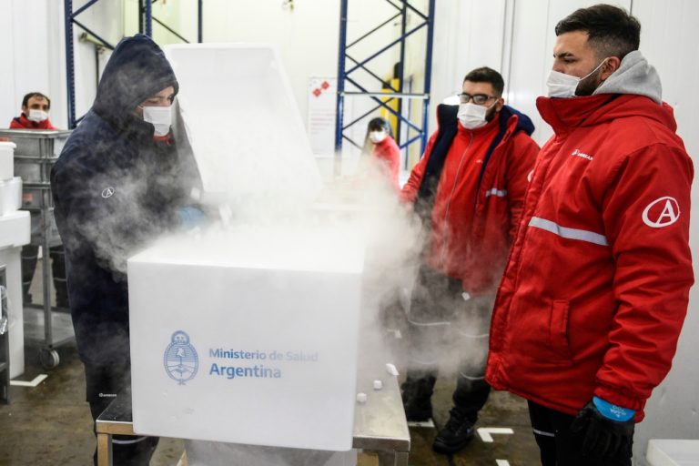 COVID-19: Con el envío de hoy desde China, la Argentina ya recibió casi 6,8 millones de vacunas