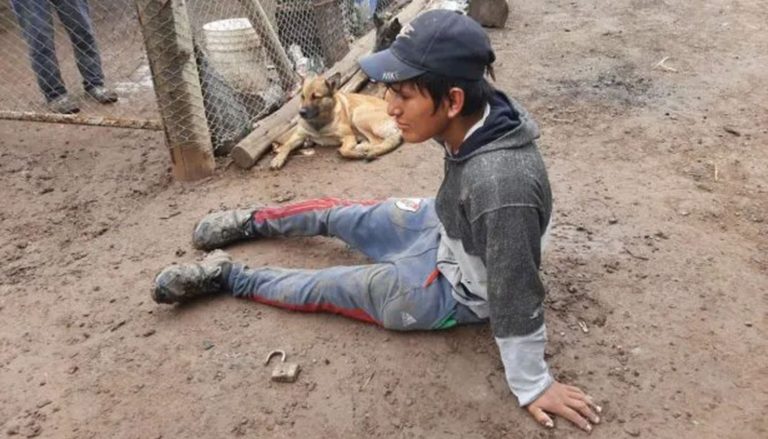 VIDEO una locura: el dueño de un campo en Mendoza atropelló a un empleado rural con su tractor
