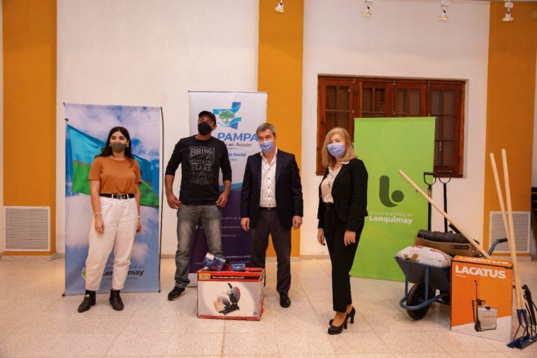 Entregaron créditos en Lonquimay: “Es un paliativo más para mitigar los efectos de la emergencia social”
