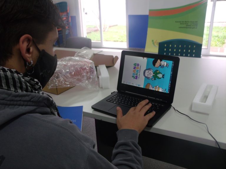 Entregaron herramientas tecnológicas a jóvenes institucionalizados en General Pico y Santa Rosa