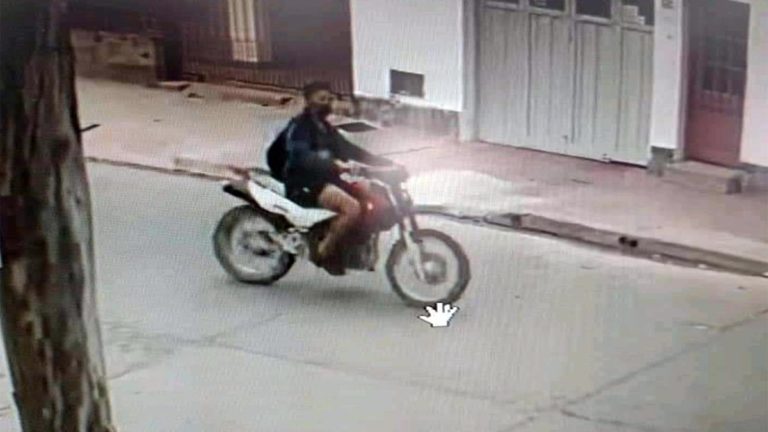En Salta un motociclista atropelló a una nena de 3 años, la arrastró y le pateó la cara para poder huir: un juez lo dejó libre