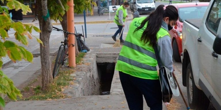 Mendoza: un municipio dispuso que quienes reciban planes deberán trabajar en limpieza