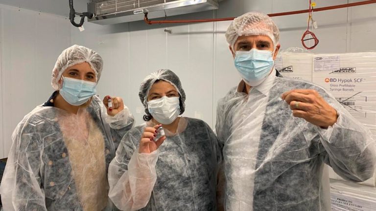 Un laboratorio en la Argentina comenzó la producción de la vacuna Sputnik V contra el coronavirus COVID-19