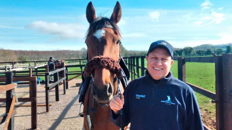 Un pampeano que fue a limpiar caballos a Inglaterra y terminó jugando al polo con los príncipes y participando de la carrera más famosa del mundo