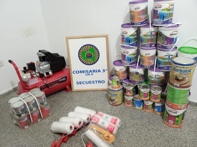 Robó en una ferretería de barrio Roca, lo identificaron pero se escapó: Tras allanamientos, la Policía recuperó latas de pintura y un compresor valuados en $ 95 mil pesos