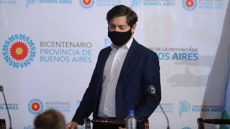 Axel Kicillof le quitará la habilitación y los subsidios a las escuelas que abran el próximo lunes