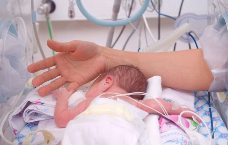Embarazada grave por Covid dio a luz a una beba en Córdoba