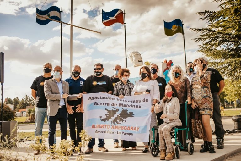 Homenaje a los héroes de Malvinas en la “Plazoleta de los Caídos”: “Nuestra tarea es continuar reclamando nuestro derecho de soberanía sobre las Islas”