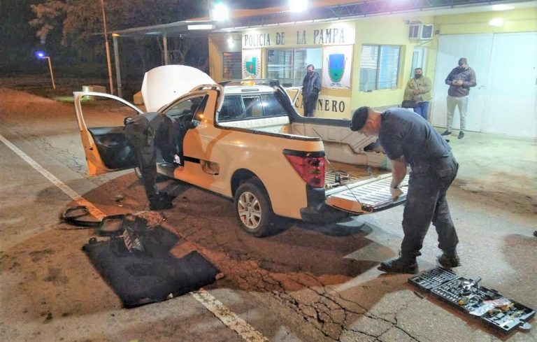 En un puesto caminero de La Pampa detuvieron a un paraguayo que llevaba más de 10 kilos de cocaína y más de 2 mil pastillas de éxtasis