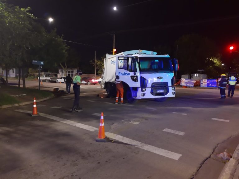 Un camión recolector de basura atropelló y mató a un motociclista en Santa Rosa
