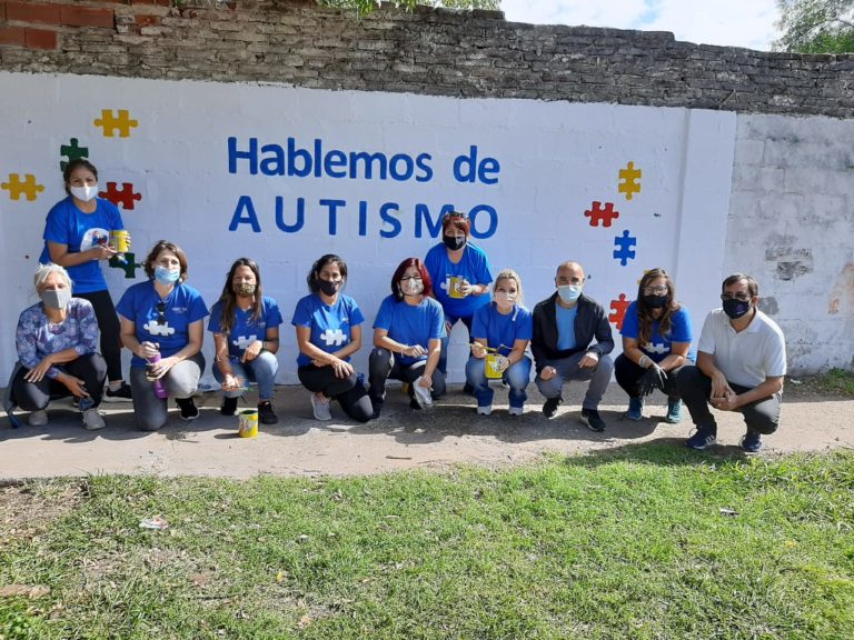 Conmemoraron el Día de la Concientización sobre el Autismo a través de la creación de un mural