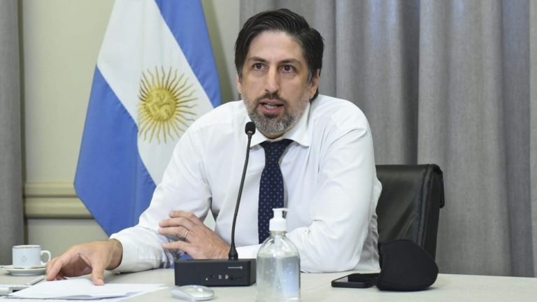 Trotta: “El problema no es lo que ocurre dentro del aula, sino la circulación de las personas de la comunidad educativa”