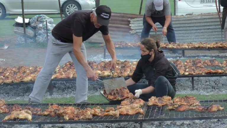 Grupo “Los Materos” organizó una exitosa pollada a beneficio de la Fundación “La Rosa”