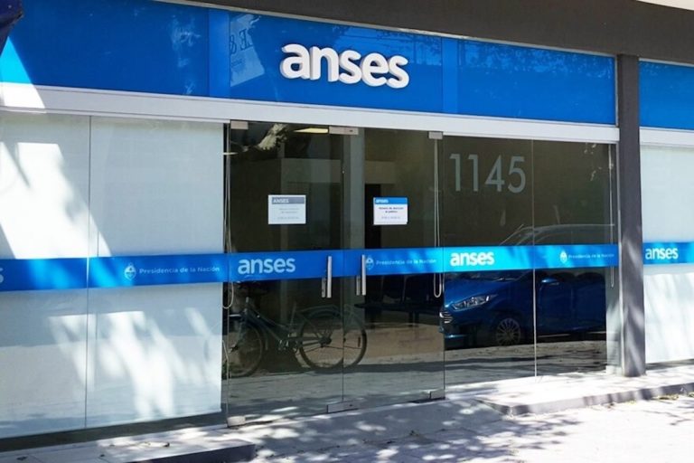 Calendario de pagos de Anses: fechas de cobro de abril de AUH, AUE, PNC, jubilaciones y pensiones