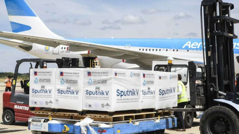 Llega hoy un nuevo vuelo de Moscú con más dosis de la vacuna Sputnik V