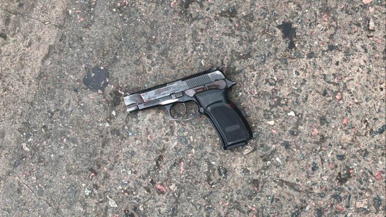 Un policía retirado mató a un delincuente que quiso robarle la camioneta en Morón