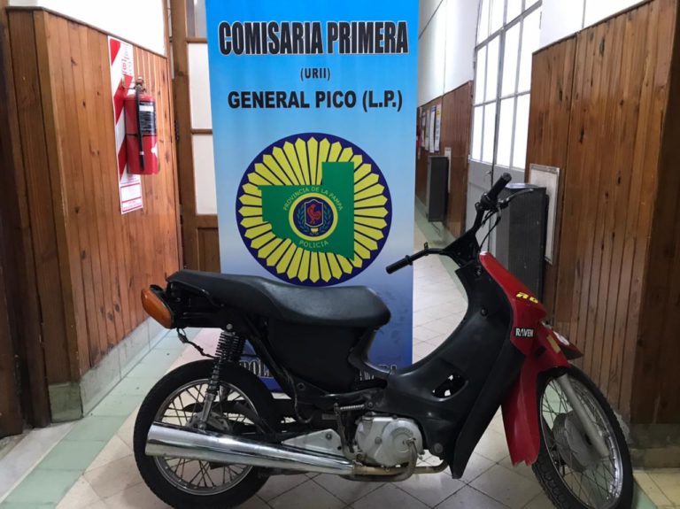 Personal de Comisaría Primera recuperó una moto que había sido robada y demoró a un hombre