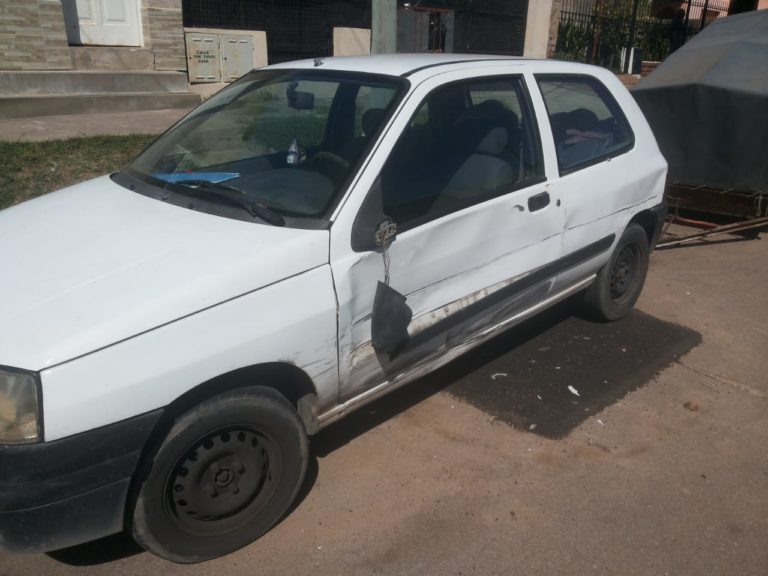 General Pico: Le chocaron el auto durante la madrugada y pide ayuda para localizar al responsable