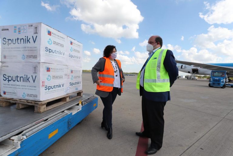 Esta semana llegaron más de 2 millones de vacunas: Arriba un avión de Aerolíneas Argentinas con 497.745 dosis de la Sputnik V