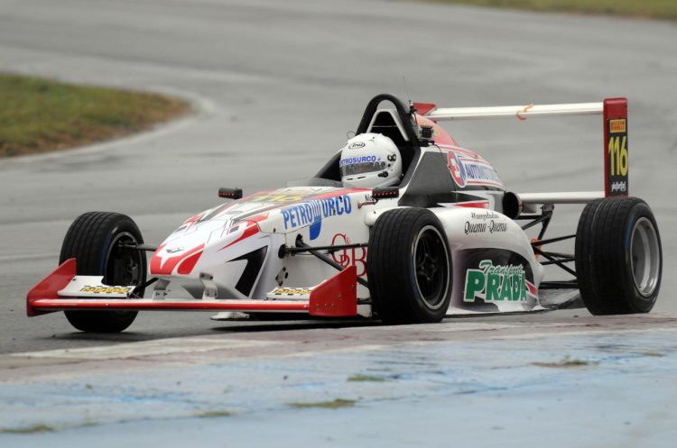 El piquense Nicolás Suárez ganó la entretenida final de la Fórmula Renault 2.0
