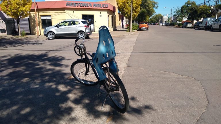 Otro accidente en calle 13 esquina 12: Una mujer ciclista fue hospitalizada