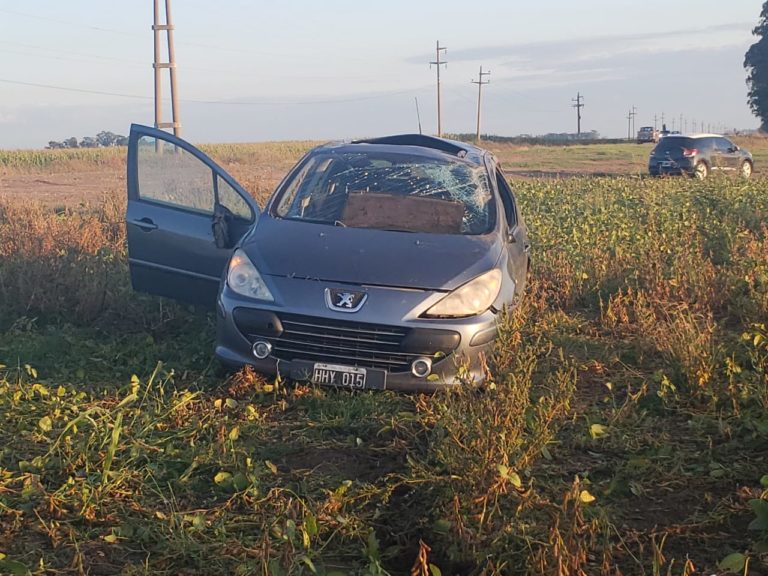 Un hombre perdió el control de su auto y volcó en la Ruta Provincial 1 camino a General Pico