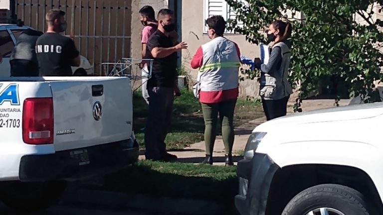 Atraparon a la persona que apuñaló a un hombre esta madrugada y tras un allanamiento encontraron el arma blanca en barrio Federal