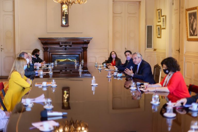 Alberto Fernández puso en funciones la mesa de Salud y Educación: “Estamos haciendo un enorme esfuerzo para tener la mayor presencialidad posible”