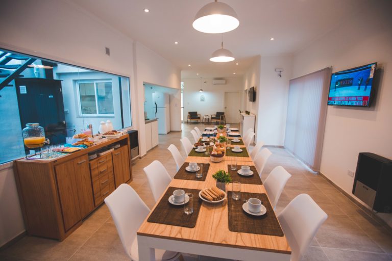 “La Sagrada Familia”, una nueva residencia abre sus puertas en General Pico: confort, profesionalismo y calidad edilicia al servicio de los adultos mayores