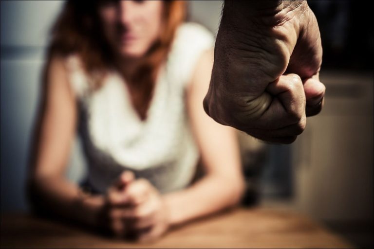 “Si te vas de la casa, te mato”: Seis meses de prisión en suspenso para un hombre que amenazó a su pareja