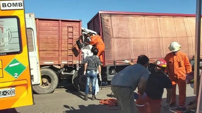 Accidente fatal entre camiones en el sur de Córdoba: Murió un hombre de 39 años