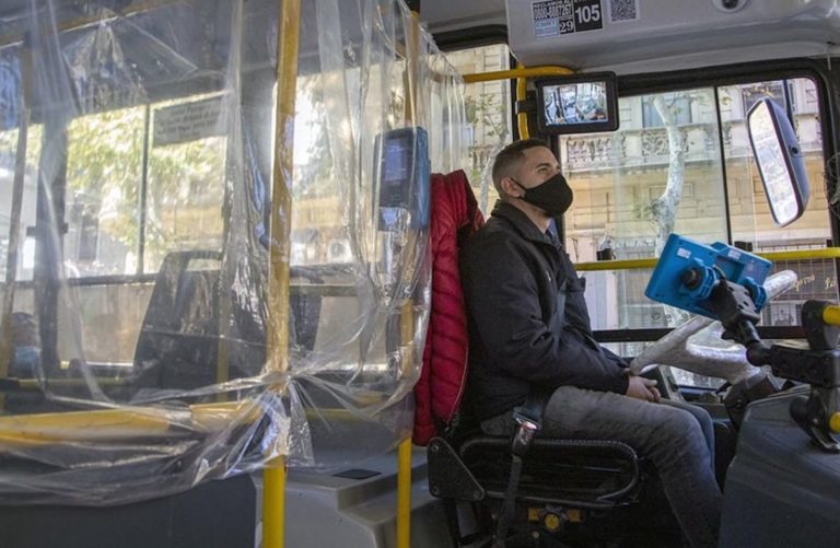 Rosario: “si es necesario hay que pasar frío”, un infectólogo propuso colectivos sin ventanillas por la segunda ola de coronavirus