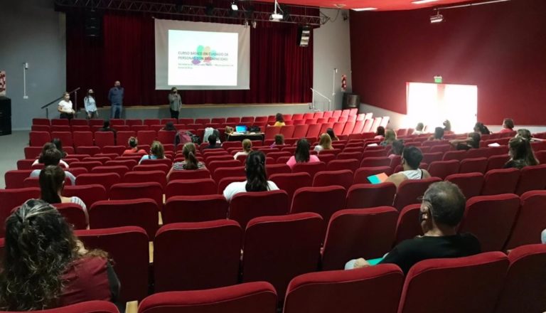 Dictaron curso sobre cuidado de personas con discapacidad en el auditorio de MÉDANO