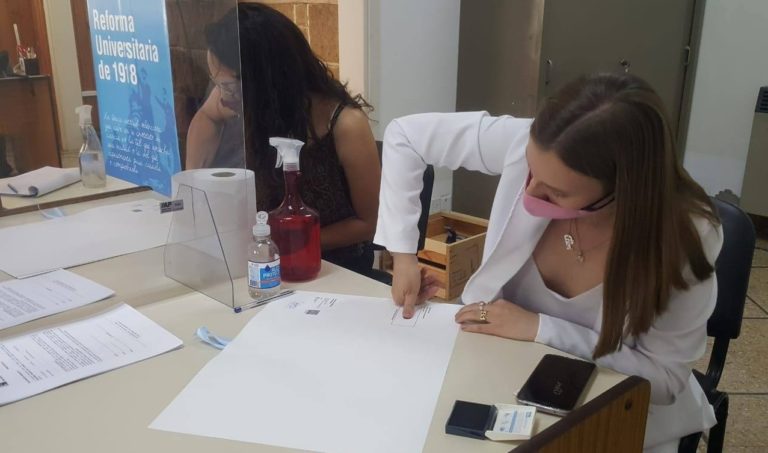 Empieza la entrega de diplomas a graduados de la UNLPam