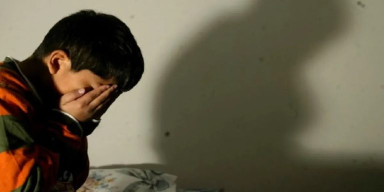 Niñera en La Pampa condenada a prisión: realizó actos de desnudez cuando se bañaba con una niña de 6 años e hizo que un niño de 11 años la toque