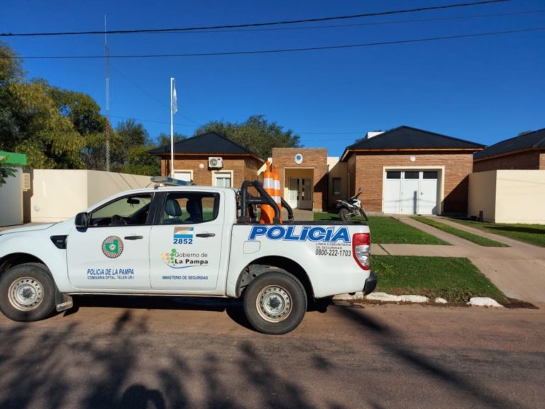 La subcomisaría de Monte Nievas recibió una camioneta para poder recorrer zona rural