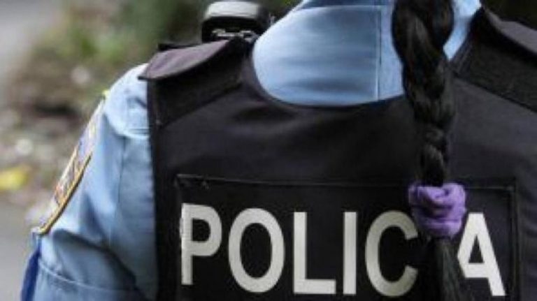 Video: un motociclista murió atropellado por una patrulla en el conurbano bonaerense y una policía fue detenida