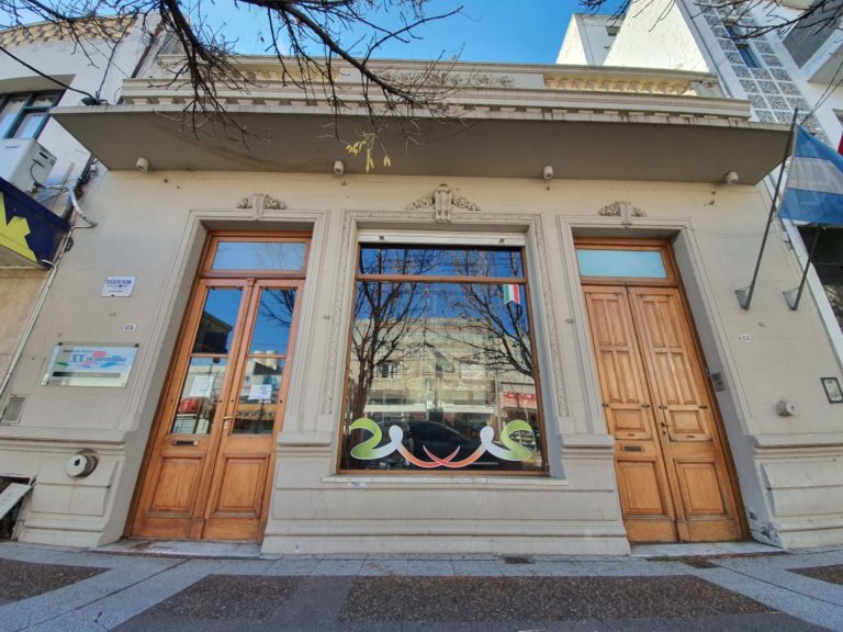 Por la pandemia: La Asociación Italiana puso en venta el histórico edificio céntrico que pertenecía a la familia Filippini para pagar deudas