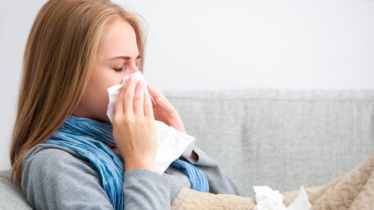 Agregaron la rinitis y la congestión nasal como síntomas sospechosos de Coronavirus
