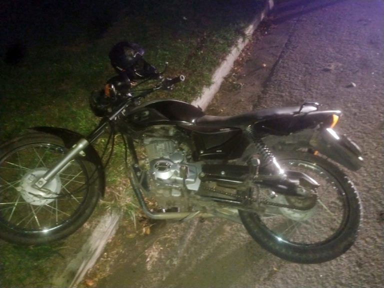 Perdió el control de la moto y terminó hospitalizado