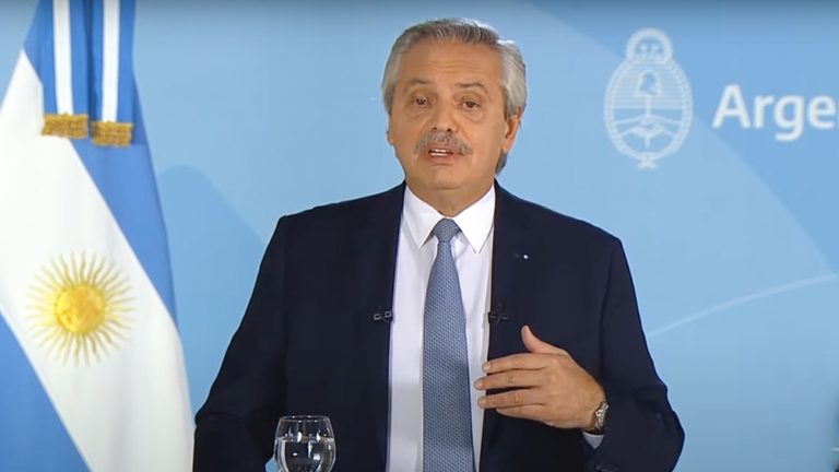 Alberto Fernández anunció nueve días de confinamiento estricto para casi todo el país