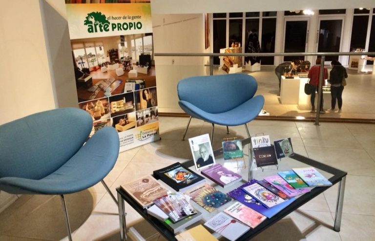 Entregan seis nuevas obras del Fondo Editorial Pampeano