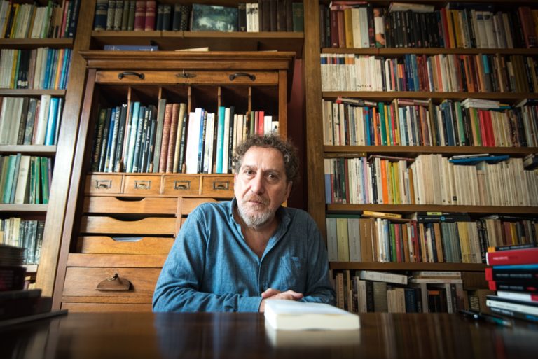 El investigador Carlos Skliar ofrecerá hoy una conferencia virtual en el marco del 50º aniversario de la Facultad de Humanas