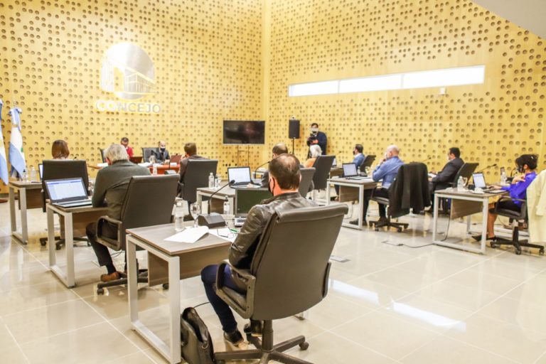 Concejo Deliberante: Se trató el sentido de circulación de algunas calles, la terminalidad educativa de empleados municipales y hubo distintos reconocimientos